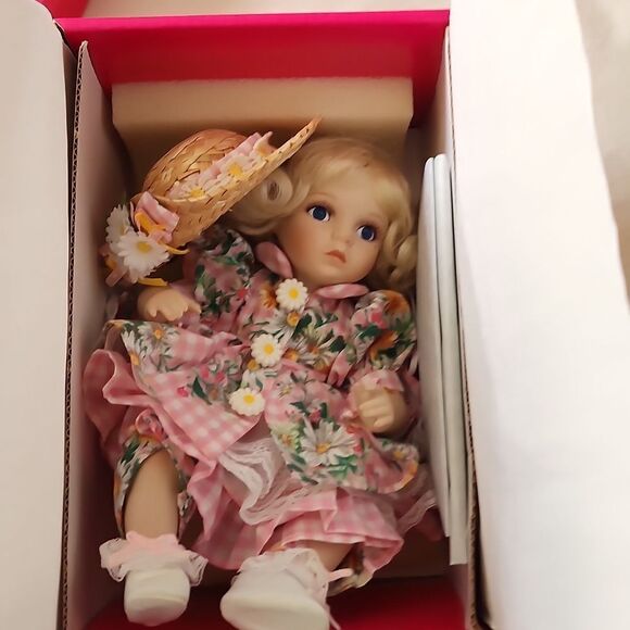 NIB Marie Osmonds Porcelain Collectable Doll Daisy Tiny Tot Hand Numbered - Picture 3 of 14